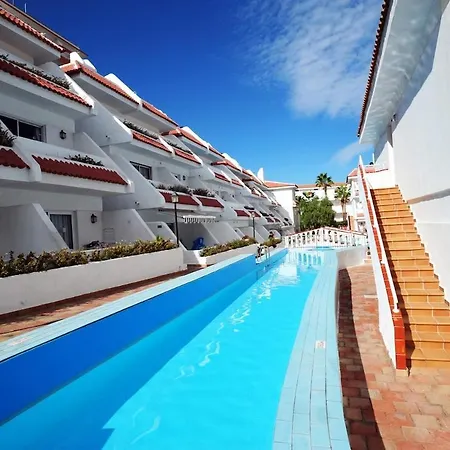 شقة Location P, Terrace With Pool View, Sunny, Quiet, Wifi