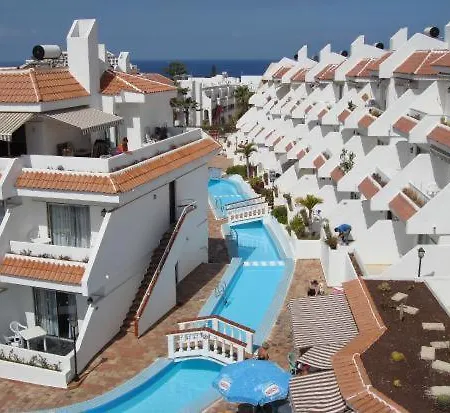 Location P, Terrace With Pool View, Sunny, Quiet, Wifi شقة