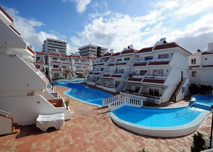 Location P, Terrace With Pool View, Sunny, Quiet, Wifi شقة