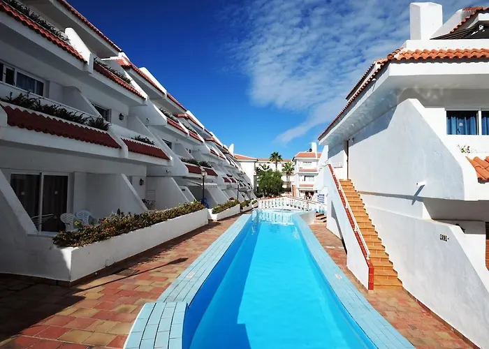 Апартаменты Location P, Terrace With Pool View, Sunny, Quiet, Wifi *