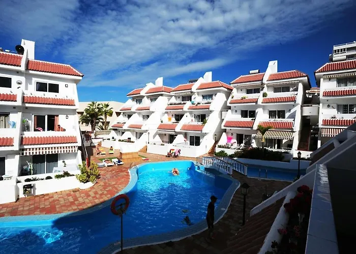 Апартаменты Location P, Terrace With Pool View, Sunny, Quiet, Wifi *